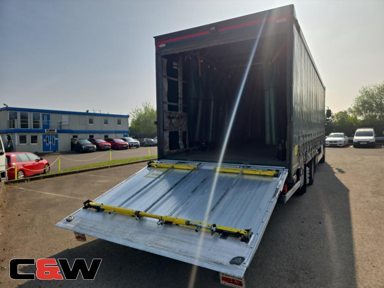 Vehicle image 21